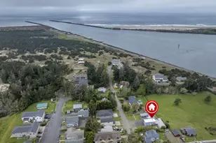 220 SW 29th St, Newport, OR 97365 - Photo 7