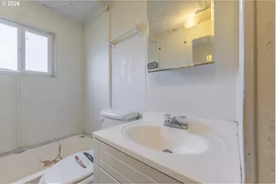 220 SW 29th St, Newport, OR 97365 - Photo 23