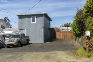 220 SW 29th St, Newport, OR 97365 - Photo 11