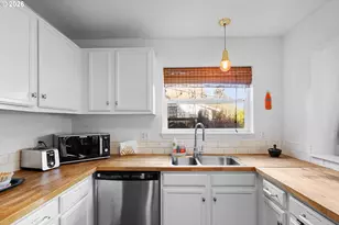 837 NE Roselawn St, Portland, OR 97211 - Photo 9