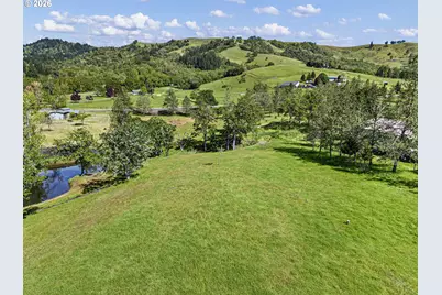 6771 N Bank Rd, Roseburg, OR 97470 - Photo 5