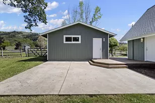 6771 N Bank Rd, Roseburg, OR 97470 - Photo 41