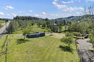 6771 N Bank Rd, Roseburg, OR 97470 - Photo 7