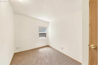 2025 Devos St, Eugene, OR 97402 - Photo 19