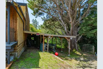 203 N Birch St, Coquille, OR 97423 - Photo 5