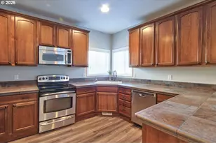 300 SW Mt Mazama St, McMinnville, OR 97128 - Photo 7