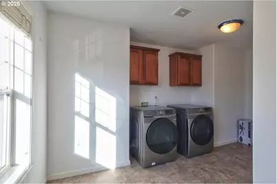 300 SW Mt Mazama St, McMinnville, OR 97128 - Photo 23