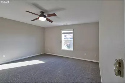 300 SW Mt Mazama St, McMinnville, OR 97128 - Photo 27