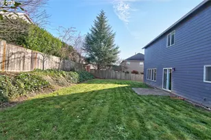 300 SW Mt Mazama St, McMinnville, OR 97128 - Photo 33