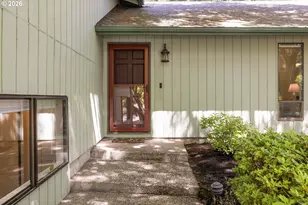 1810 SW Parkwood Dr, Portland, OR 97225 - Photo 3