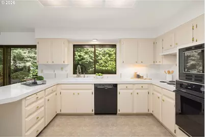 1810 SW Parkwood Dr, Portland, OR 97225 - Photo 11