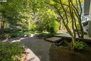 1810 SW Parkwood Dr, Portland, OR 97225 - Photo 35