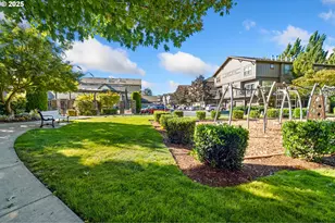 622 NE Garswood Ln, Hillsboro, OR 97006 - Photo 17