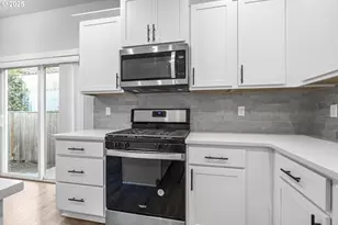 1030 S College St, Newberg, OR 97132 - Photo 7