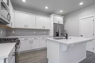 1030 S College St, Newberg, OR 97132 - Photo 5
