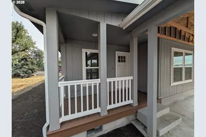 1302 Jackson Ave, La Grande, OR 97850 - Photo 3