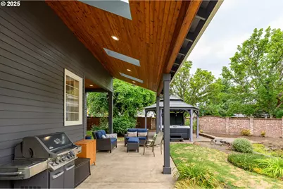 2351 NW Pinehurst Dr, McMinnville, OR 97128 - Photo 37