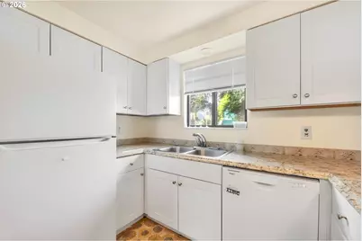 1390 R St, Springfield, OR 97477 - Photo 5