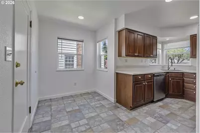 4768 N Yale St, Portland, OR 97203 - Photo 9