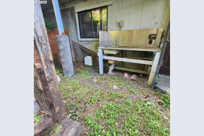 303 9th St, Garibaldi, OR 97118 - Photo 5