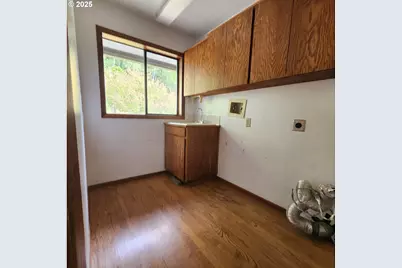 303 9th St, Garibaldi, OR 97118 - Photo 17