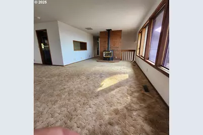 303 9th St, Garibaldi, OR 97118 - Photo 9