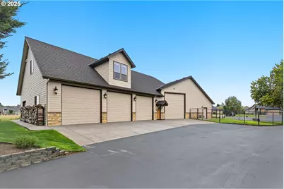 1707 SW 25th Cir, Battle Ground, WA 98604 - Photo 3