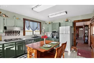 1151 SE Jackson St, Roseburg, OR 97470 - Photo 13