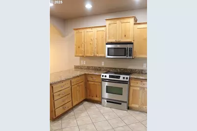 871 Marshall Ave, Medford, OR 97501 - Photo 9