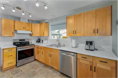 555 66th St, Springfield, OR 97478 - Photo 5