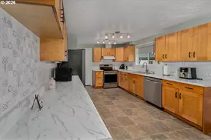 555 66th St, Springfield, OR 97478 - Photo 3