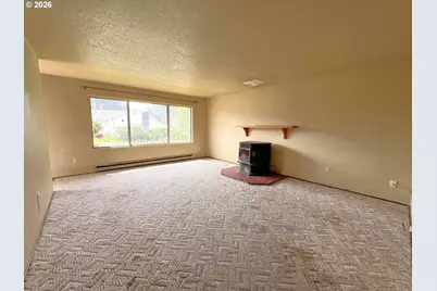 618 W 15th St, Coquille, OR 97423 - Photo 3