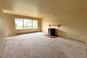 618 W 15th St, Coquille, OR 97423 - Photo 3