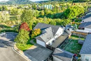 2558 Golfview Ave, Sutherlin, OR 97479 - Photo 3