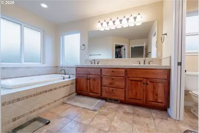 2558 Golfview Ave, Sutherlin, OR 97479 - Photo 43