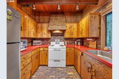 70498 E Zig Zag River Rd, Rhododendron, OR 97049 - Photo 11