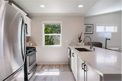 15056 NW Central Dr #702, Portland, OR 97229 - Photo 11