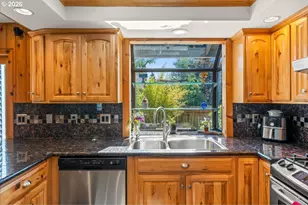 542 NE 14th Ave, Hillsboro, OR 97124 - Photo 9