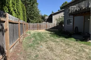 2829 Applewood Ln, Eugene, OR 97408 - Photo 11