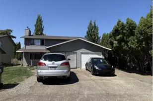 2829 Applewood Ln, Eugene, OR 97408 - Photo 1