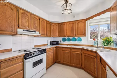 801 Cowlitz Way, Kelso, WA 98626 - Photo 13