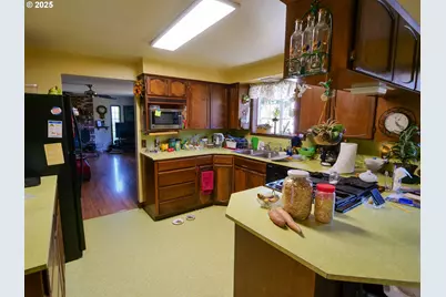 1801 SE 176th Ave, Portland, OR 97233 - Photo 9