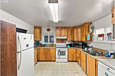 145 S 14th St, Lakeside, OR 97449 - Photo 17