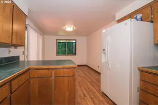 11611 NE Flanders St, Portland, OR 97220 - Photo 9