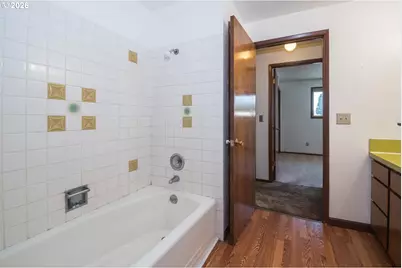 11611 NE Flanders St, Portland, OR 97220 - Photo 15