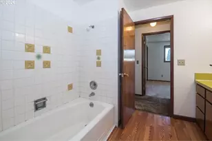 11611 NE Flanders St, Portland, OR 97220 - Photo 15