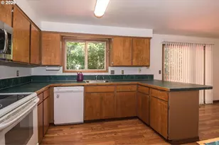 11611 NE Flanders St, Portland, OR 97220 - Photo 9