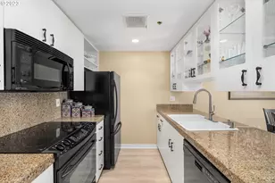 1132 SW 19th Ave, Portland, OR 97205 - Photo 15