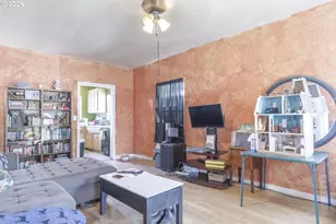 1732 E Washington Ave, Cottage Grove, OR 97424 - Photo 3