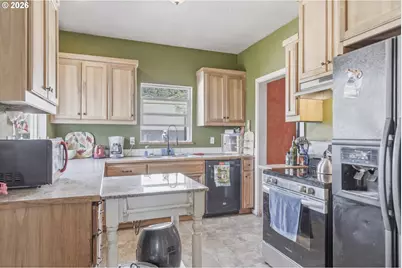 1732 E Washington Ave, Cottage Grove, OR 97424 - Photo 9